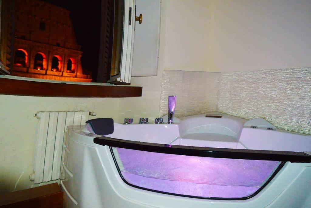 Jacuzzi In Front Of The Colosseum Appartement Rome