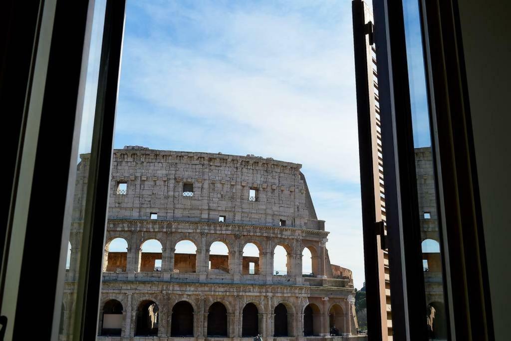 Jacuzzi In Front Of The Colosseum Appartement